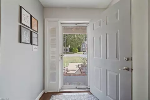 Entry Way - 220 Dunn Cir, Hampton, VA 23666 photo 1 of 4