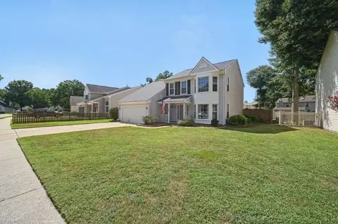 Exterior - 220 Dunn Cir, Hampton, VA 23666 photo 4 of 8