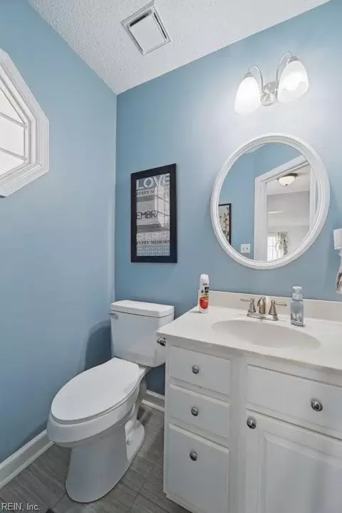 Bath - 220 Dunn Cir, Hampton, VA 23666 photo 2 of 4