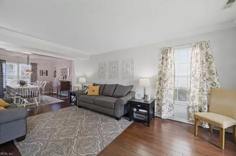 Entry Way - 220 Dunn Cir, Hampton, VA 23666 photo 2 of 4