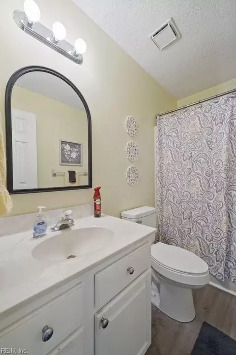 Bath - 220 Dunn Cir, Hampton, VA 23666 photo 4 of 4