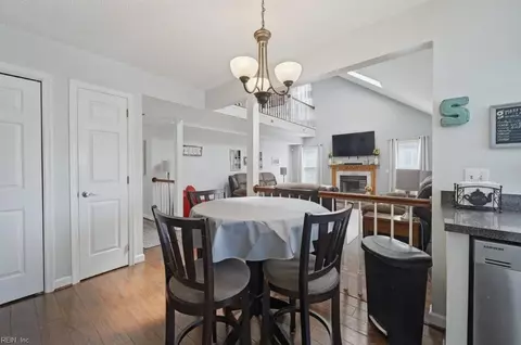 Dining - 220 Dunn Cir, Hampton, VA 23666 photo 3 of 3