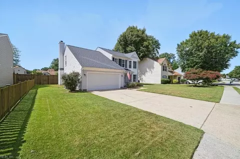 Exterior - 220 Dunn Cir, Hampton, VA 23666 photo 3 of 8