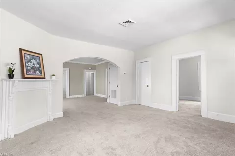 Living - 146 Pine St, Suffolk, VA 23434 photo 3 of 8