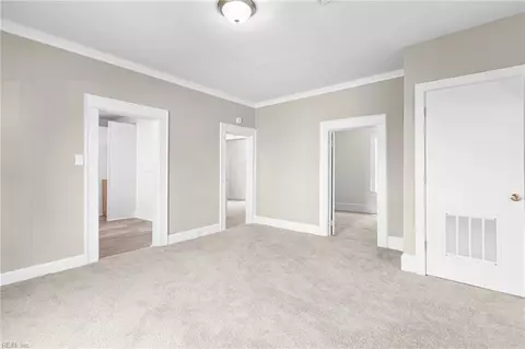Living - 146 Pine St, Suffolk, VA 23434 photo 6 of 8