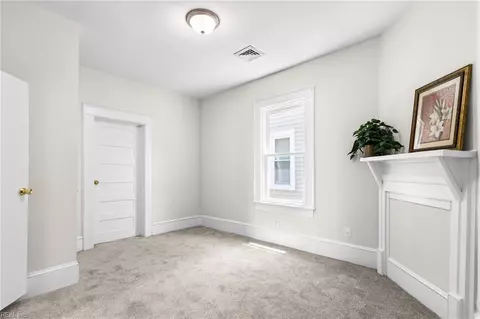 Bedroom - 146 Pine St, Suffolk, VA 23434 photo 6 of 10