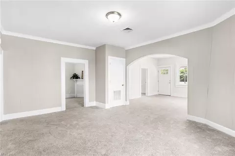 Living - 146 Pine St, Suffolk, VA 23434 photo 7 of 8
