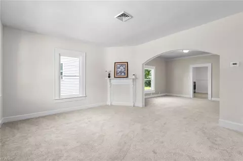 Living - 146 Pine St, Suffolk, VA 23434 photo 2 of 8