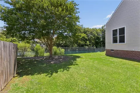 Exterior - 50 Ashe Meadows Dr, Hampton, VA 23664 photo 5 of 7