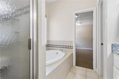 Bath - 50 Ashe Meadows Dr, Hampton, VA 23664 photo 2 of 6