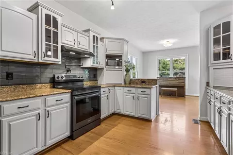 Kitchen - 50 Ashe Meadows Dr, Hampton, VA 23664 photo 4 of 4