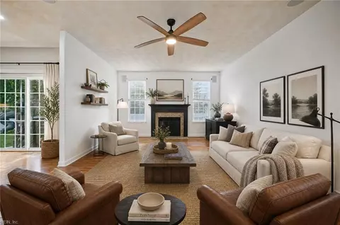 Living - 237 Castleberry Dr, Chesapeake, VA 23322 photo 1 of 3