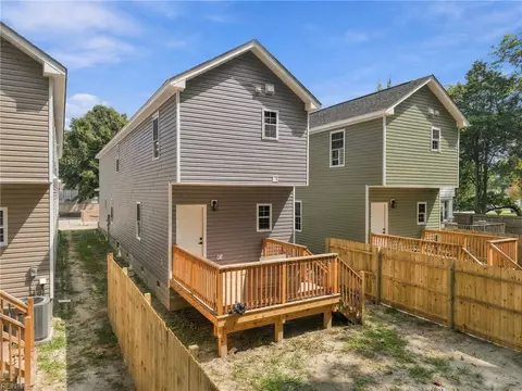 Exterior - 213 Claremont Ave, Hampton, VA 23661 photo 1 of 5