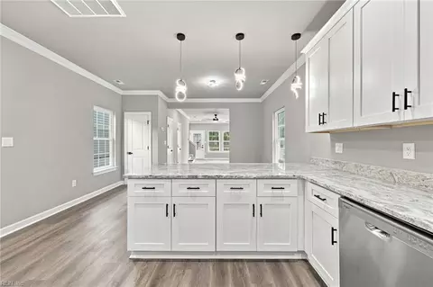 Entry Way - 213 Claremont Ave, Hampton, VA 23661 photo 4 of 7