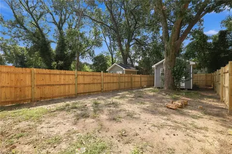 Exterior - 213 Claremont Ave, Hampton, VA 23661 photo 3 of 5