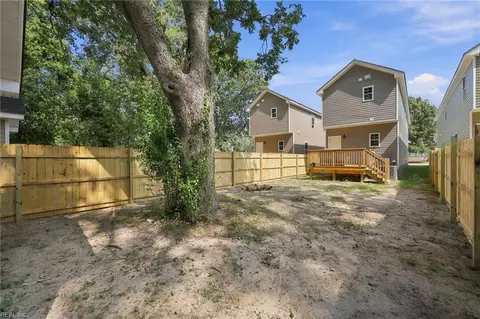 Exterior - 213 Claremont Ave, Hampton, VA 23661 photo 5 of 5
