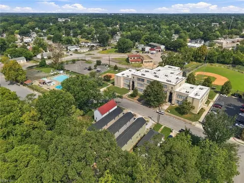 View/Area - 211 Claremont Ave, Hampton, VA 23661 photo 3 of 5