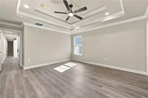 Entry Way - 211 Claremont Ave, Hampton, VA 23661 photo 2 of 4
