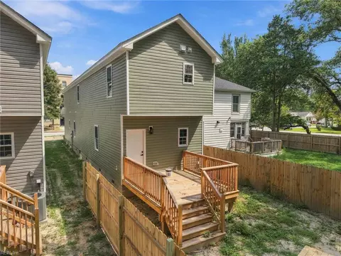 Exterior - 211 Claremont Ave, Hampton, VA 23661 photo 5 of 10