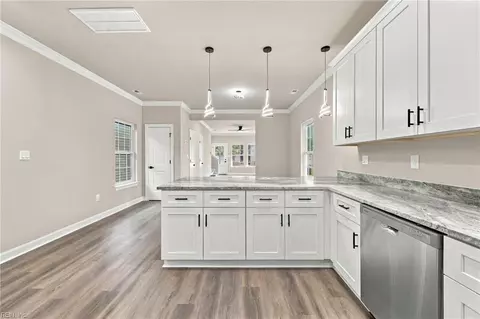 Entry Way - 211 Claremont Ave, Hampton, VA 23661 photo 1 of 4