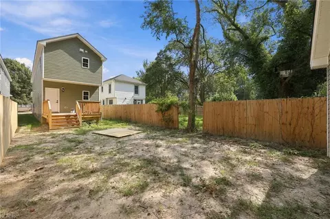 Exterior - 211 Claremont Ave, Hampton, VA 23661 photo 7 of 10