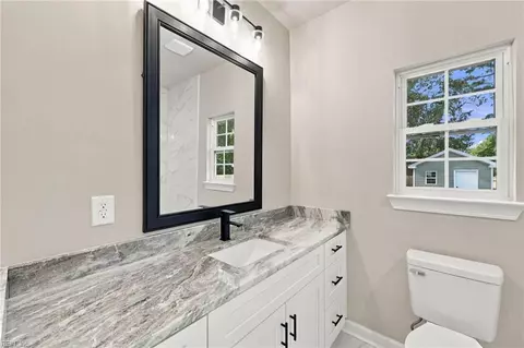 Bath - 211 Claremont Ave, Hampton, VA 23661 photo 4 of 7