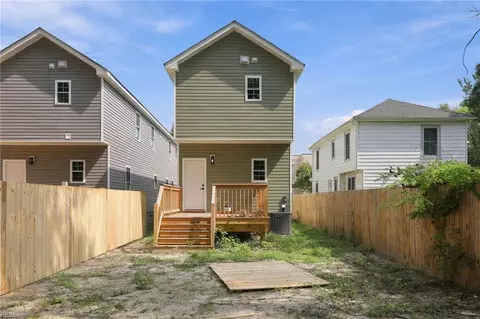 Exterior - 211 Claremont Ave, Hampton, VA 23661 photo 2 of 10