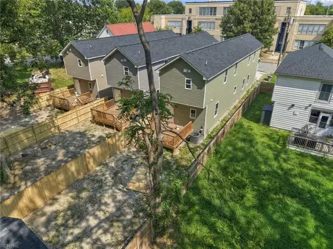Exterior - 211 Claremont Ave, Hampton, VA 23661 photo 9 of 10