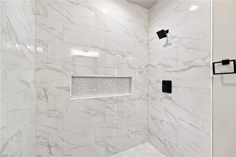 Bath - 211 Claremont Ave, Hampton, VA 23661 photo 6 of 7