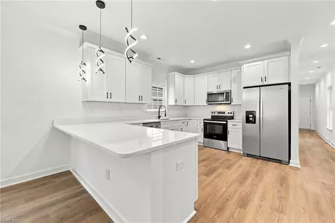 Entry Way - 213 Claremont Ave #A, Hampton, VA 23661 photo 3 of 7