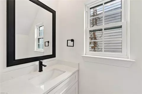 Bath - 213 Claremont Ave #A, Hampton, VA 23661 photo 1 of 4