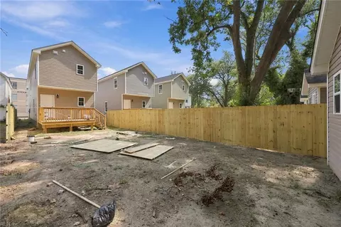 Exterior - 213 Claremont Ave #A, Hampton, VA 23661 photo 4 of 7