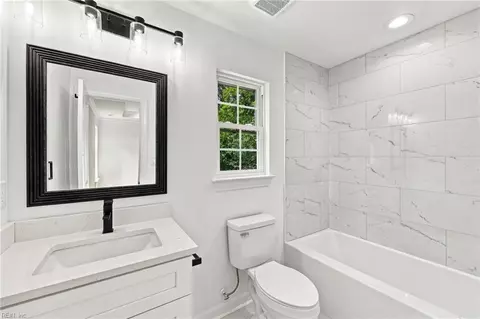 Bath - 213 Claremont Ave #A, Hampton, VA 23661 photo 4 of 4