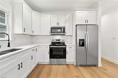 Kitchen - 213 Claremont Ave #A, Hampton, VA 23661 photo 3 of 4