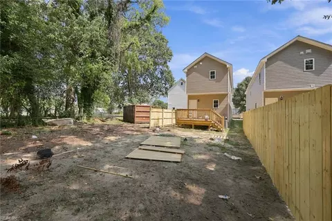 Exterior - 213 Claremont Ave #A, Hampton, VA 23661 photo 5 of 7