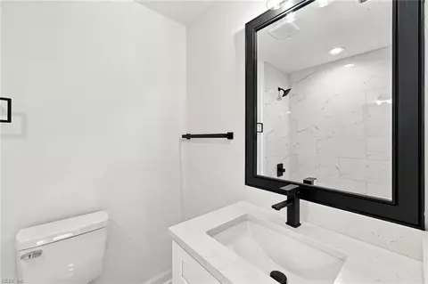 Bath - 213 Claremont Ave #A, Hampton, VA 23661 photo 3 of 4