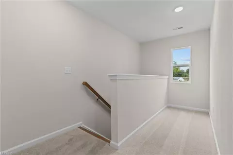 Entry Way - 4327 Taylor Rd, Chesapeake, VA 23321 photo 5 of 9