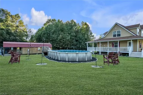 Exterior - 8922 E Colonial Trl, Smithfield, VA 23430 photo 3 of 7