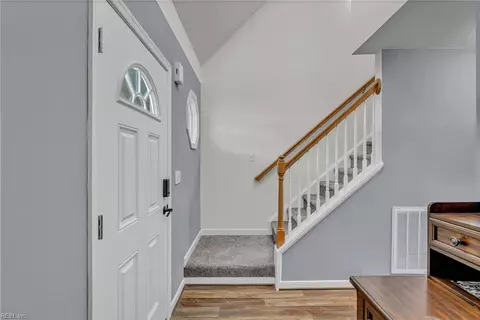 Entry Way - 8922 E Colonial Trl, Smithfield, VA 23430 photo 2 of 2