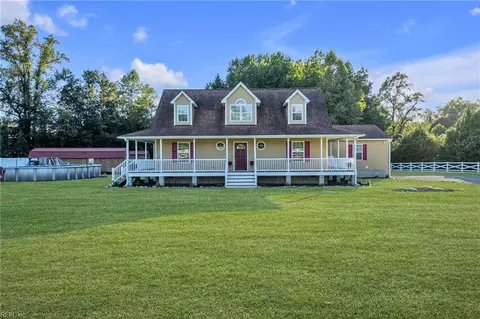 Exterior - 8922 E Colonial Trl, Smithfield, VA 23430 photo 6 of 7
