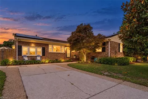 821 Ray Pl, Virginia Beach, VA 23454