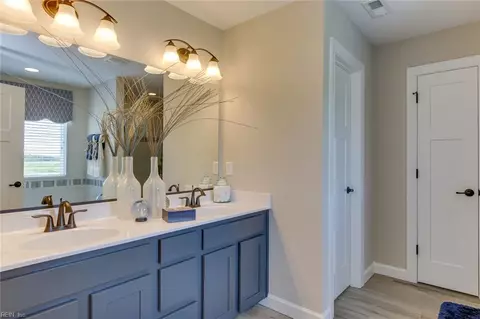 Entry Way - 1824 Citrus Rd, Chesapeake, VA 23321 photo 5 of 6