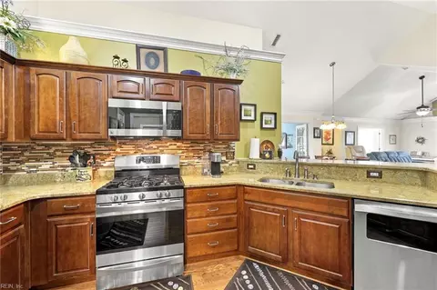 Kitchen - 318 Ginger Loop, Smithfield, VA 23430 photo 2 of 3