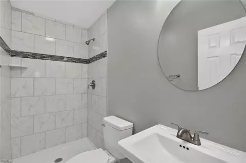 Bath - 54 Cornwall Ter, Hampton, VA 23666 photo 1 of 2