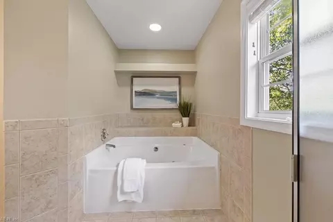 Bath - 308 Turnstone Dr, Suffolk, VA 23435 photo 3 of 4