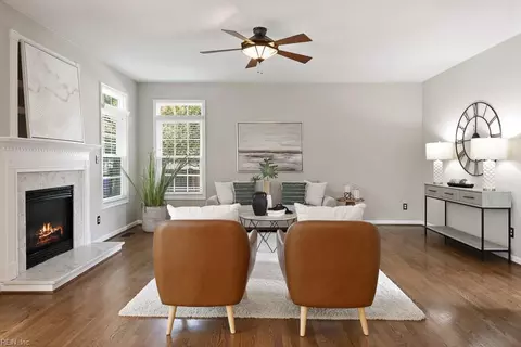 Living - 308 Turnstone Dr, Suffolk, VA 23435 photo 2 of 4