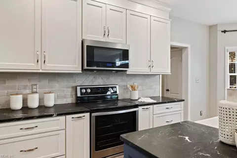 Kitchen - 308 Turnstone Dr, Suffolk, VA 23435 photo 6 of 9