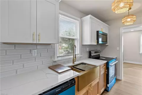 Kitchen - 8823 Devon St, Norfolk, VA 23503 photo 4 of 5