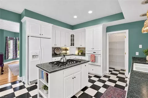 Kitchen - 5573 Echo Ln, Gloucester, VA 23061 photo 3 of 4