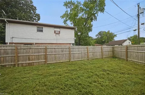 Exterior - 5601 Boulder Ln, Norfolk, VA 23502 photo 6 of 9